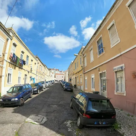 T2 In Typical In Sapadores Lissabon