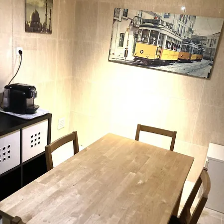 T2 In Typical In Sapadores Апартаменты Лиссабон