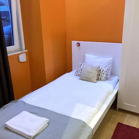 T2 In Typical In Sapadores Lägenhet