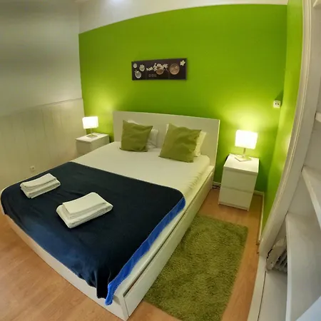 T2 In Typical In Sapadores Lägenhet